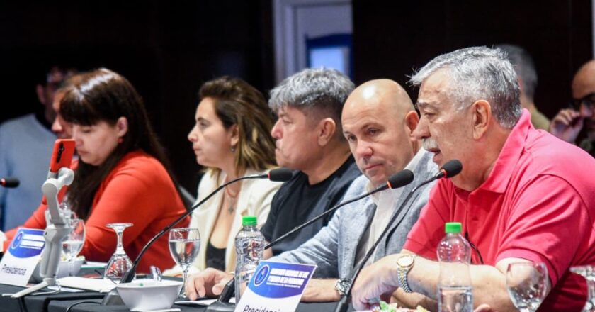 «La participación política no es una opción, es la única opción», aseguró González ante dirigentes de Luz y Fuerza de la Patagonia