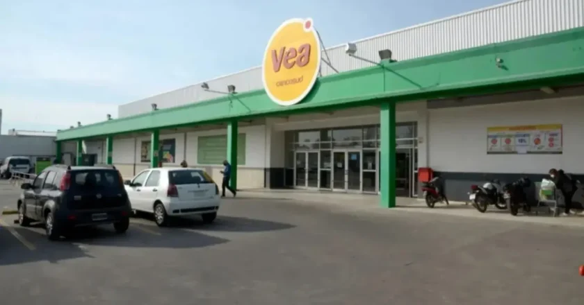Por el derrumbe del consumo, Vea anunció cierre de sucursales y crece la crisis en el sector de supermercados
