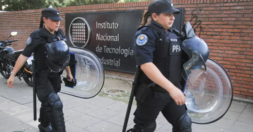 El Gobierno manda la gendarmería al INTI y los trabajadores advierten que el gobierno avanza con un vaciamiento «de facto»