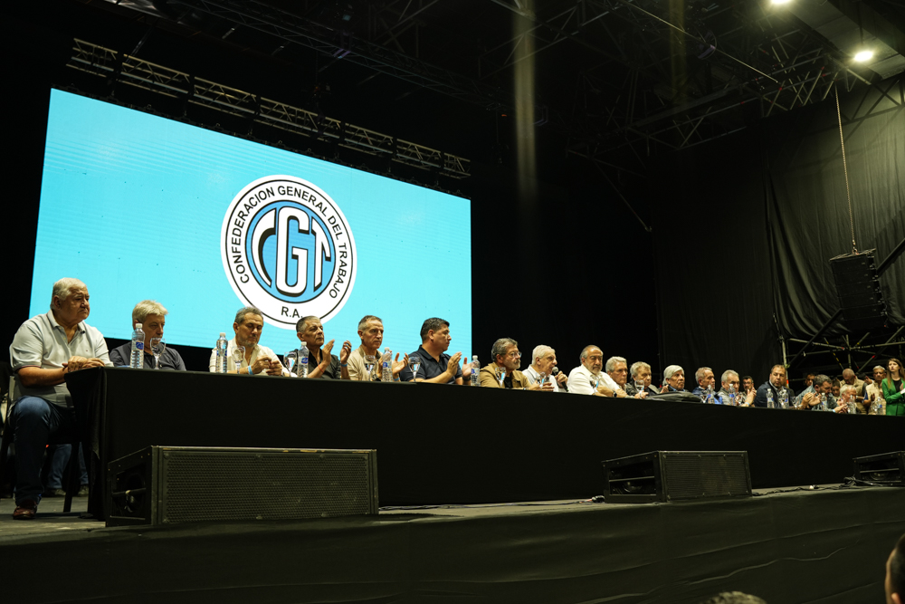 Sin contacto con el Gobierno desde que asumió, la nueva conducción de la CGT recibe a los diputados de extracción sindical para cerrar posturas contra la Reforma Laboral