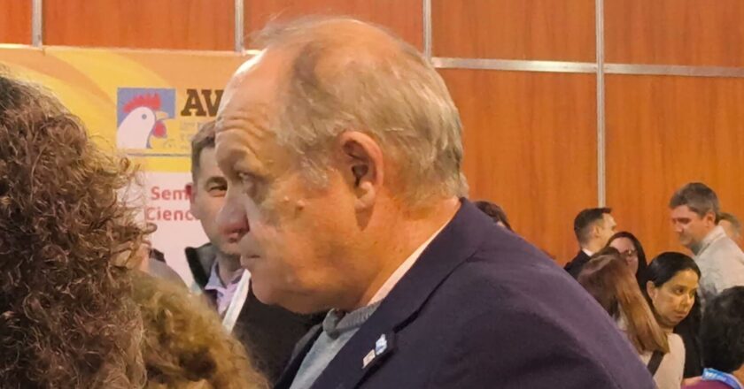 El presidente del INTA fue interceptado por los trabajadores del organismo pero evitó responder sobre el plan de desmantelamiento del Gobierno