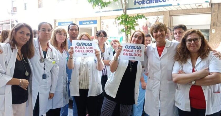 Trabajadores de la Obra Social Docente denuncian que cobran sueldos de $350.000 con 20 años de antigüedad y acusan a los gremios de aplicar «políticas libertarias»