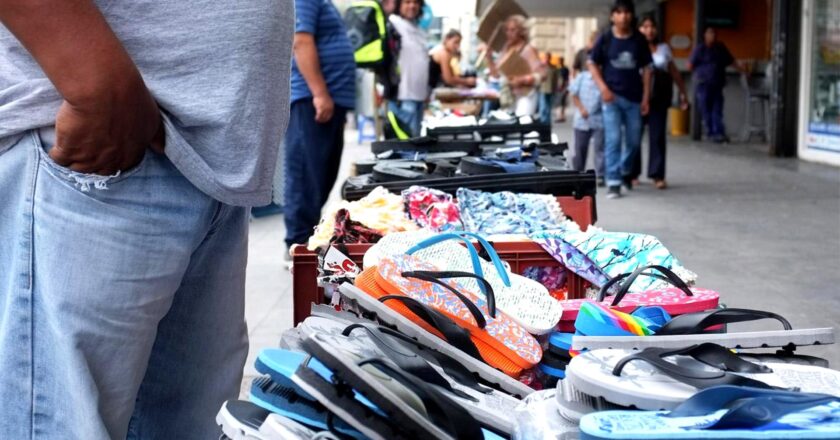 Un informe señala que casi tres millones y medio de trabajadores de la economía popular gana menos de 960 mil pesos y vive en condiciones de precariedad