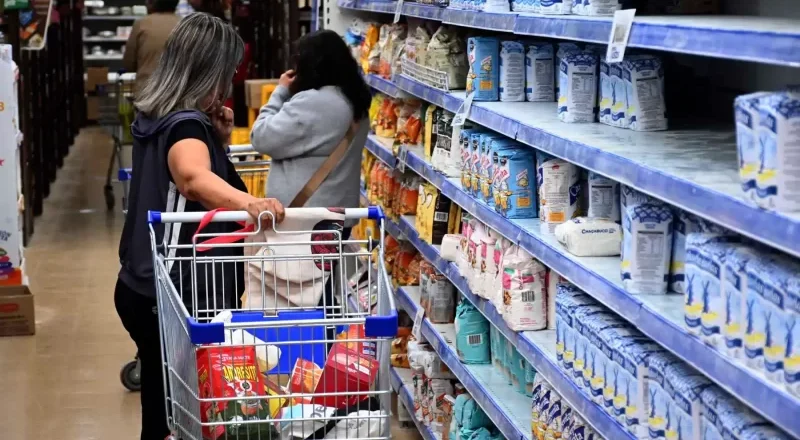 Los salarios registrados volvieron a perder la carrera frente a los precios en septiembre