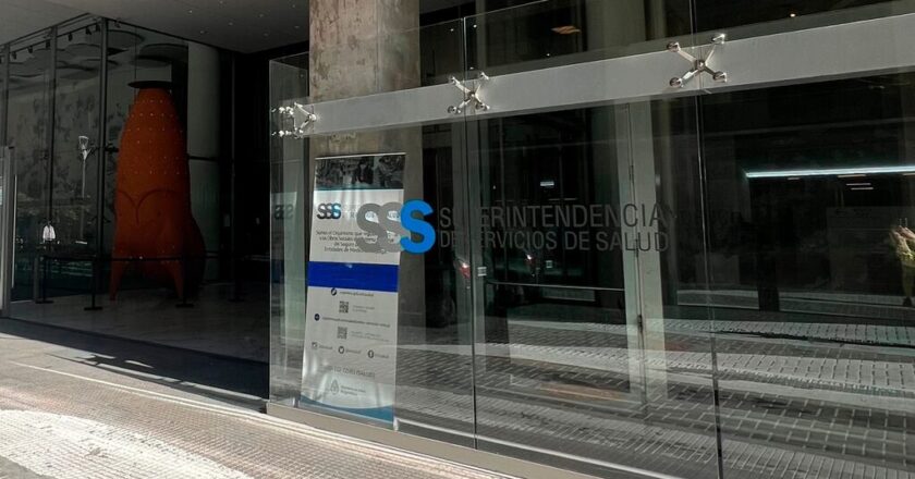 Tras la denuncia por contrataciones irregulares de una Obra Social intervenida a una empresa vinculada a un funcionario libertario, el Gobierno se despegó y dijo que la vendió antes de asumir