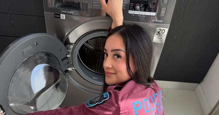 La situación laboral de la Policía de la Ciudad detrás del caso de la agente con OnlyFans: ingresos de 600 mil pesos, jornadas completas, recargos, largos traslados