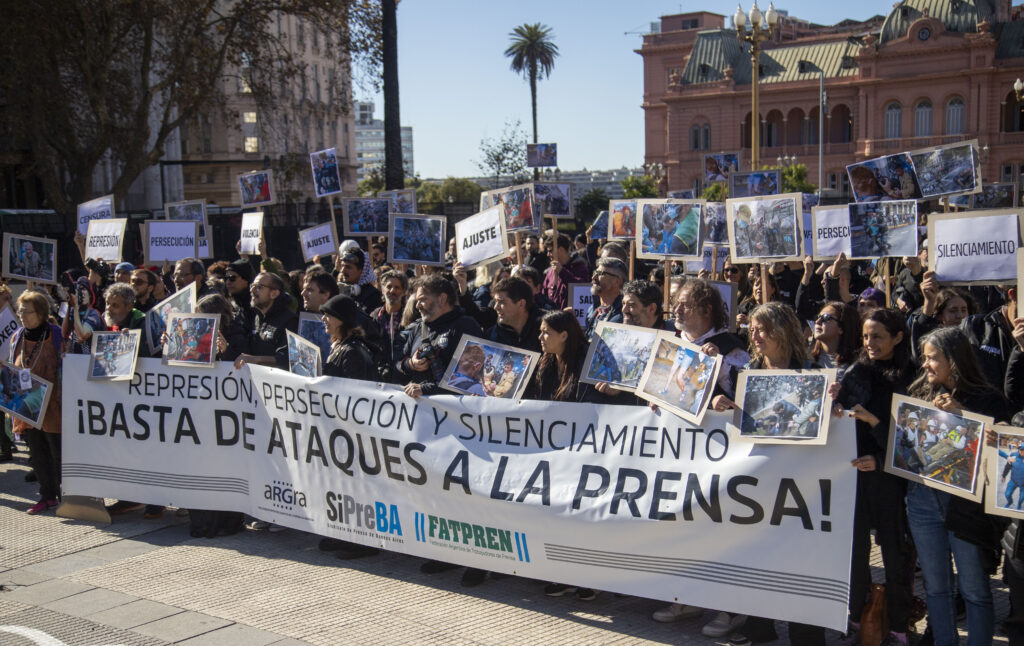 Organizaciones gremiales denunciaron ante la CIDH un “ataque planificado” del Gobierno de Milei contra periodistas y trabajadores de prensa