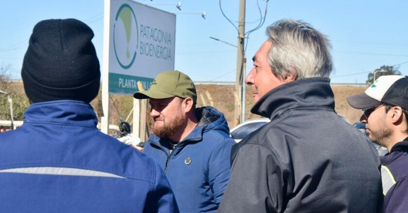 Aceiteros de San Lorenzo presionan y culpan a las empresas por la demora en las paritarias: «Nos están robando dos meses de aumento en el salario»