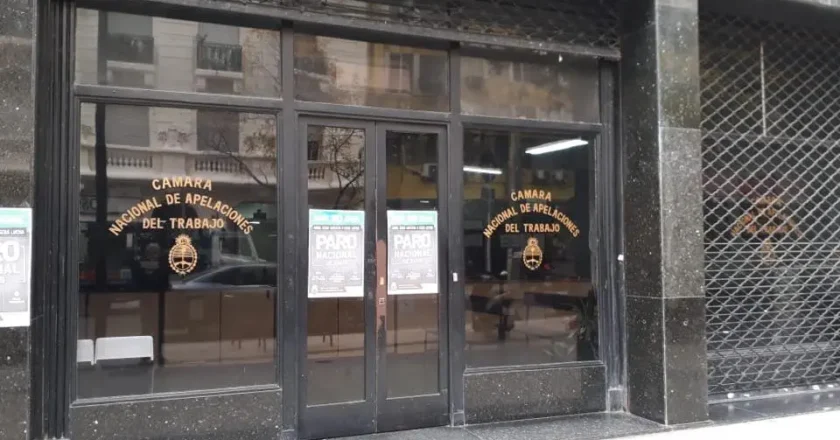 Por maltrato laboral, una empresa y un empleado jerárquico deberán pagar indemnización por daño moral más intereses al trabajador