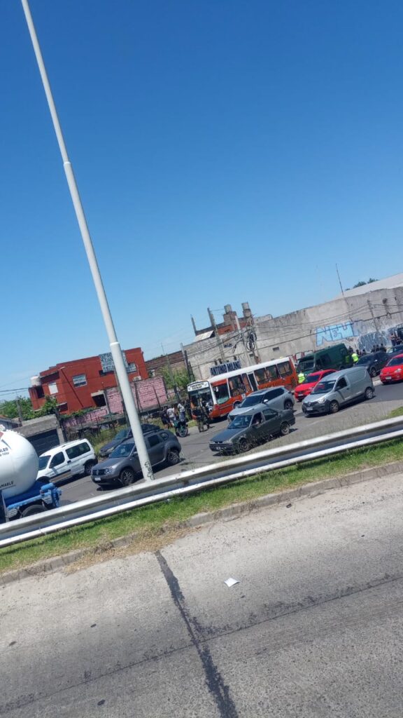 Alimentación denunció detenciones y controles a militantes que intentaban llegar a la movilización contra la Reforma Laboral