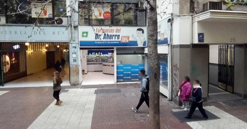 Caos en Farmacias Dr. Ahorro: vacían locales, cierran sucursales, despiden a los trabajadores más antiguos y les quieren pagar el 50% de la indemnización