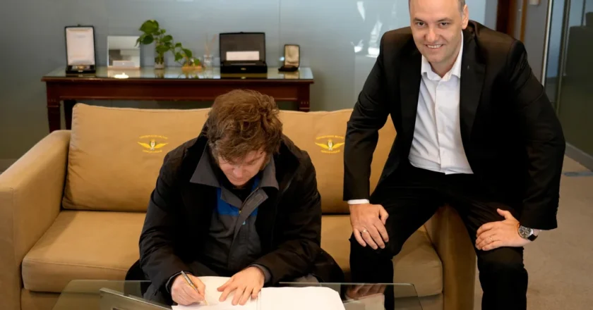 Con la firma de Milei y luego de varios amagues, el texto completo de la Reforma Laboral que el Gobierno presentó por el Senado