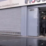 Según el INDEC, por la fuerte suba en los informales, los salarios quedaron por encima de la inflación en octubre