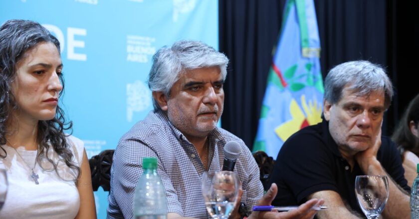 Correa entregó certificados de diplomaturas universitarias para el mundo laboral