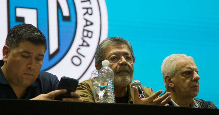 Gerardo Martínez tuvo que explicar su rol en el Consejo de Mayo, tildó a Sturzenegger de «mal intencionado», contó el cruce con la UIA y aseguró que «no hubo consenso para ninguna propuesta»