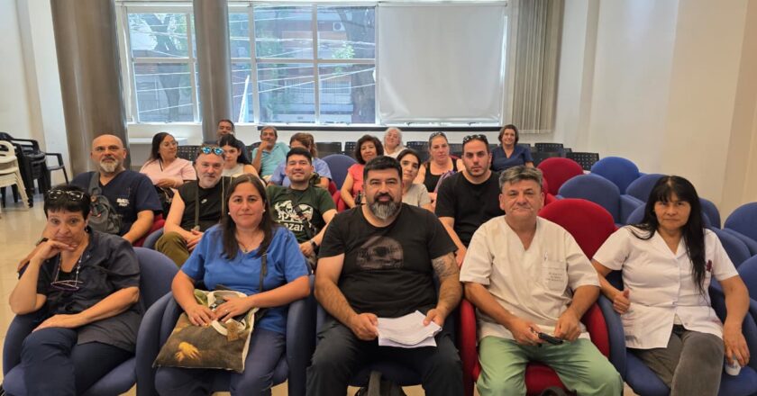 Municipales porteños autoorganizados se movilizaron a la sede de SUTECBA para reclamar recomposición salarial pero los «patearon» para enero