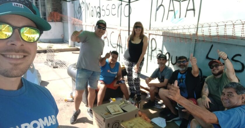 Descartables Caromar: Tras 20 días sin resolución por salarios e indemnizaciones adeudadas, los despedidos sostienen cortes en varias sedes