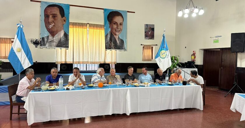 La CGT Azul y Blanca con más de 40 gremios como gastronómicos, ferroviarios y la UTA, se reunieron con Sola y respaldaron la marcha nacional del 18 contra la Reforma Laboral