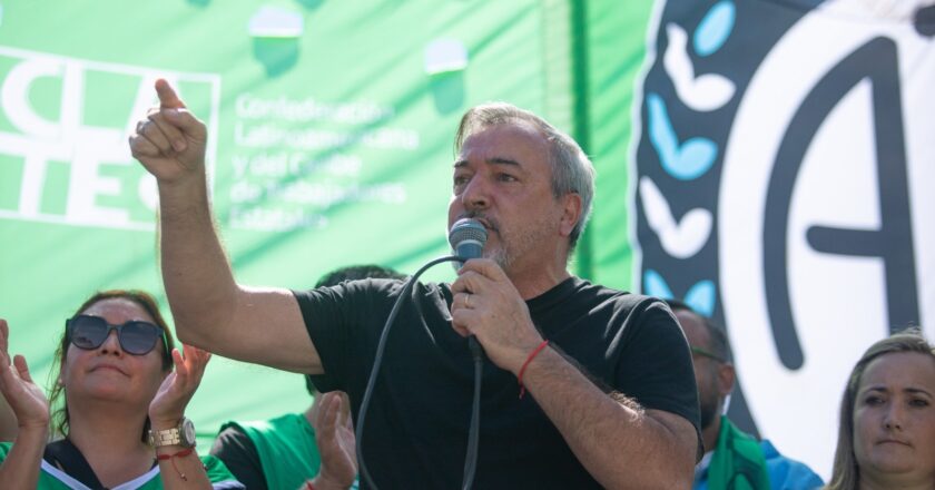 El Gobierno prepara la convocatoria a paritarias para este viernes y ATE señala que «Milei busca arruinarle la Navidad a los estatales»