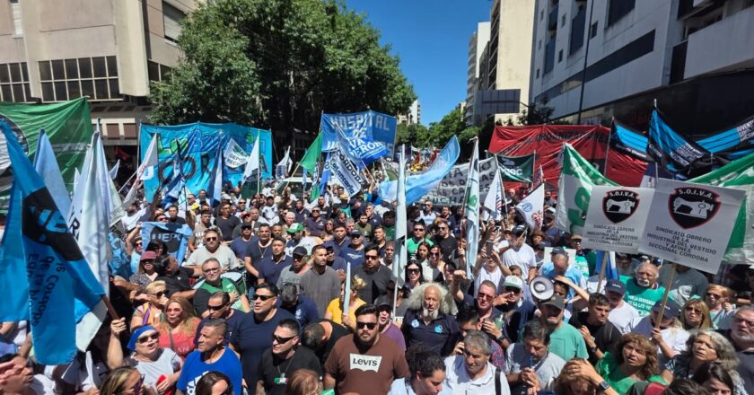 Sindicatos de Córdoba salieron a la calle a rechazar la Reforma Laboral, la destrucción de la industria y la suba de los aportes provinciales