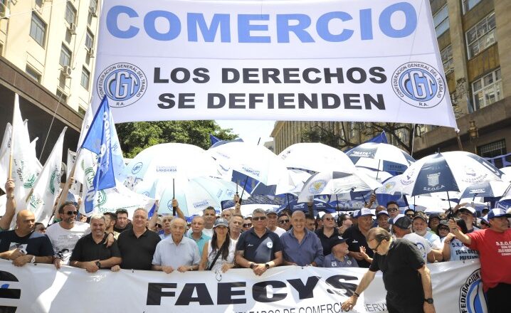 Masiva participación de trabajadores de comercio en la movilización de la CGT contra la reforma laboral