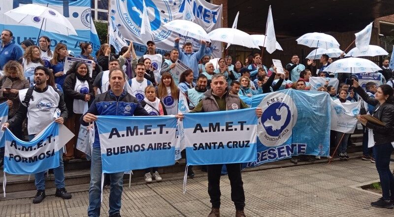 Docentes de escuelas Técnicas movilizan al Congreso contra el desfinanciamiento de la Educación Técnico Profesional