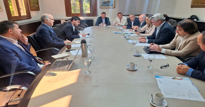 El Gobierno le presentó a las entidades del campo su plan para desmantelar el INTA y abrir un plan de retiros voluntarios para deshacerse de un tercio de sus empleados