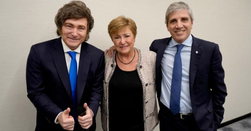 El Gobierno fijó «miniaumentos» para el Salario Mínimo y lo mantendrá por debajo de la línea de indigencia todo el año