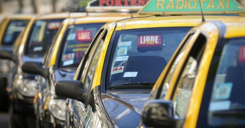 Avanza el proyecto para regular apps ilegales de transporte: fuerte apoyo de Peones de Taxis y gremios del sector