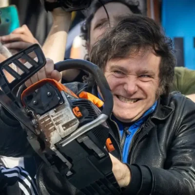 En dos años, Milei despidió a 60 mil trabajadores estatales y aseguran que a lo largo del 2026 habrá más motosierra