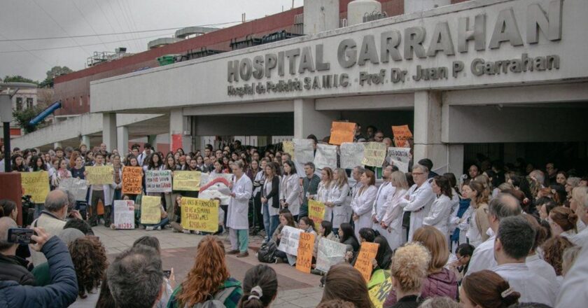 Los trabajadores del Garrahan denuncian que el Gobierno ahora rescindió 70 contratos en la Guardia del Hospital