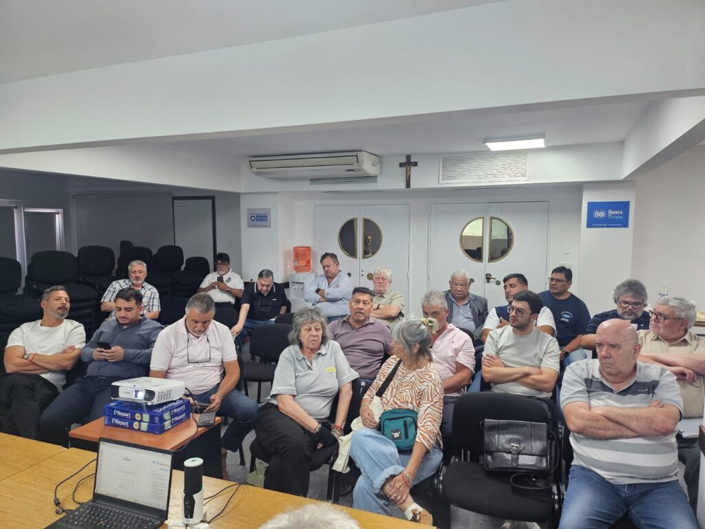 Furlán reunió 25 gremios, empezaron a discutir la chance de un paro general y barajaron llevarle las protestas a los gobernadores que voten la reforma de Milei