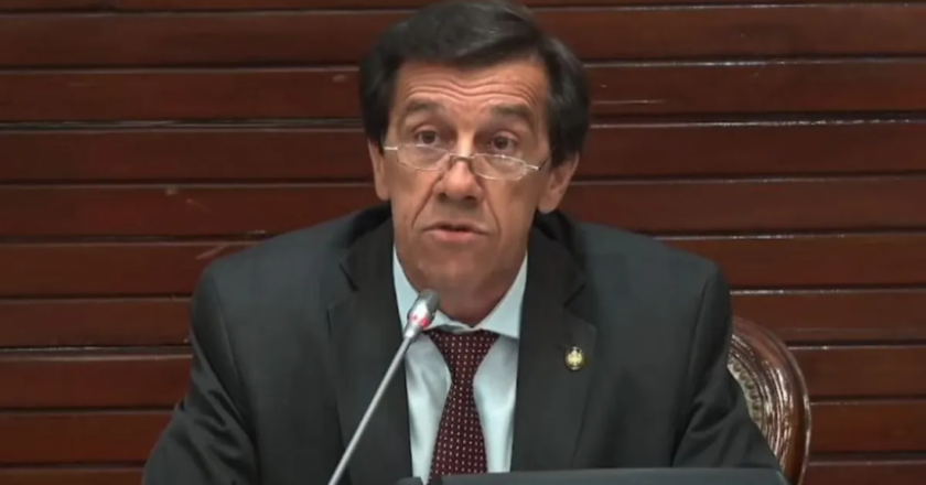 En Jujuy, gremios municipales apuntan contra el gobernador Sadir por el despido de una treintena de empleados y aseguran que «los echan para poner a su gente»