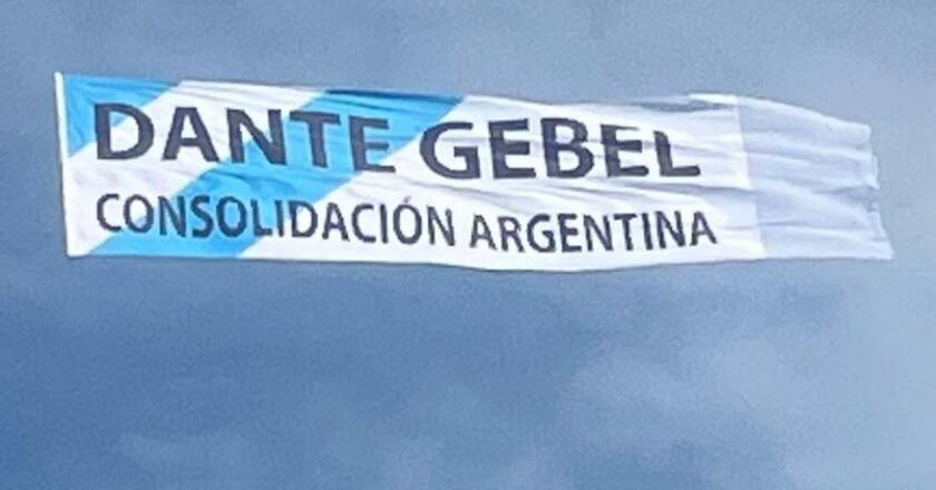 Ahora Consolidación Argentina, el espacio que nuclea a sindicalistas peronistas, llevó a las playas su campaña para instalar la candidatura presidencial de Dante Gebel