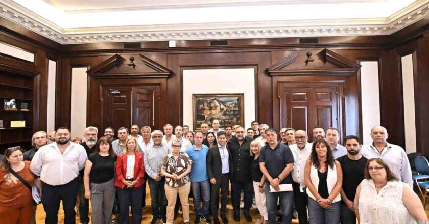 Con un aumento retroactivo, el Gobierno bonaerense cerró el foco de tensión con los estatales