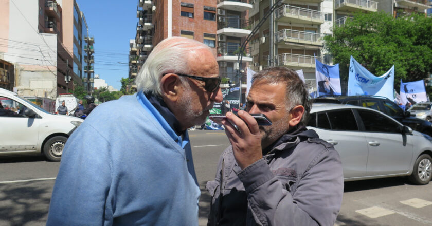 El Gobierno sube a la bicicleta a Roberto Fernández, insiste en aumentos del 1% y descree del paro: la paritaria de la UTA sigue sin resolución