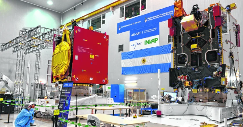 INVAP tuvo que aclarar que mantendrá la misma cantidad de empleados en 2026 en medio de la crisis brutal del sector científico