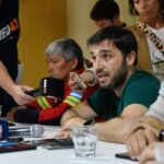 El gobernador de Chubut se comprometió a resolver el conflicto en la pesquera Red Chamber, tras ser increpado por los trabajadores