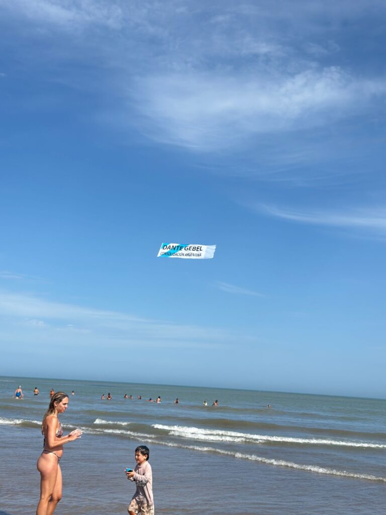 Ahora Consolidación Argentina, el espacio que nuclea a sindicalistas peronistas, llevó su a las playas campaña para instalar la candidatura presidencial de Dante Gebel