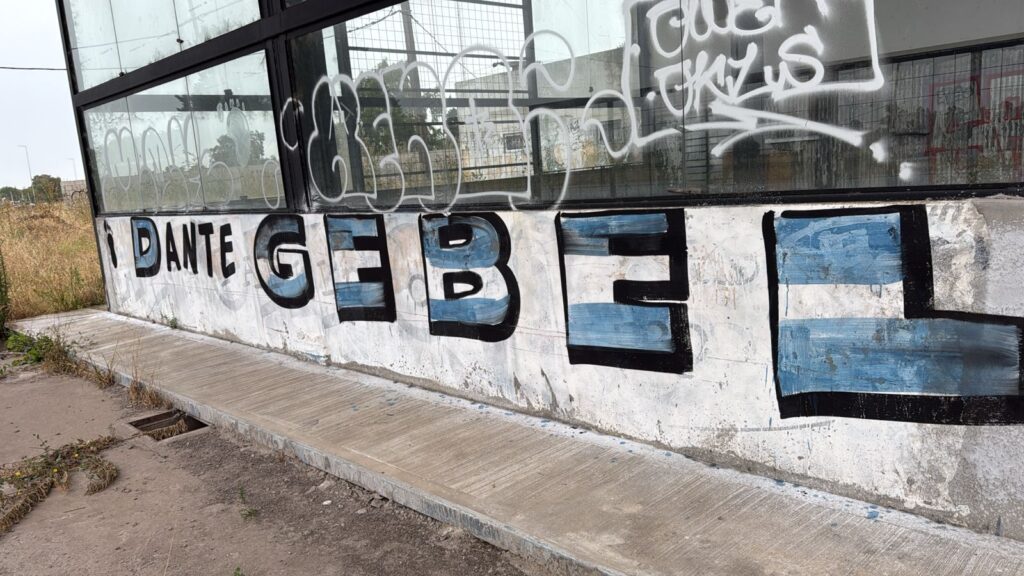 Consolidación Argentina, el espacio que nuclea a sindicalistas peronistas, sorprendió con una tanda de pintadas para instalar la candidatura presidencial de Dante Gebel