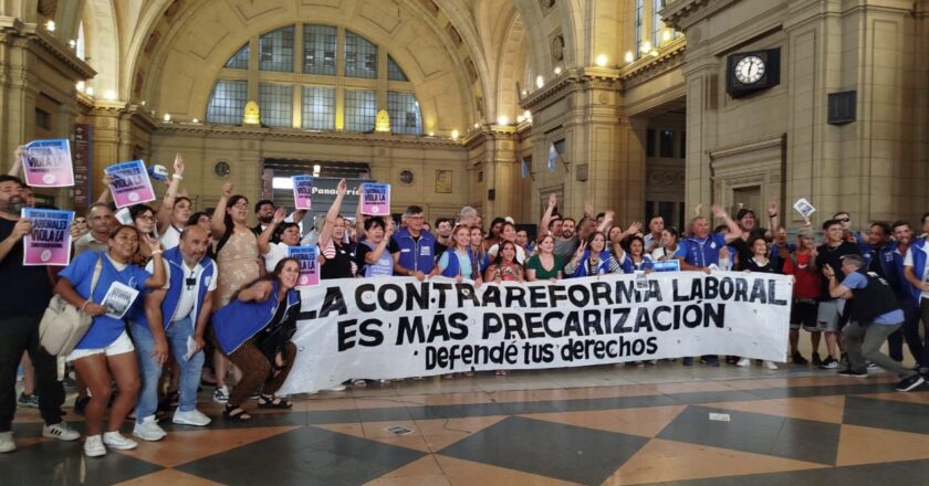 La Secretaría de Géneros de la CGT salió a la calle para concientizar sobre la reforma laboral: «Es más precarización»