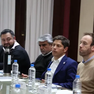 Estatales y docentes bonaerenses esperan una señal de Kicillof para reabrir negociaciones salariales