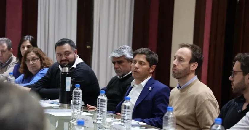 Estatales y docentes bonaerenses esperan una señal de Kicillof para reabrir negociaciones salariales