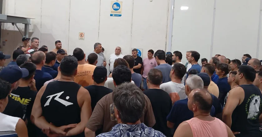 El colapso de Lácteos Verónica pone 700 puestos en riesgo y deja localidades enteras movilizadas por el temor del cierre