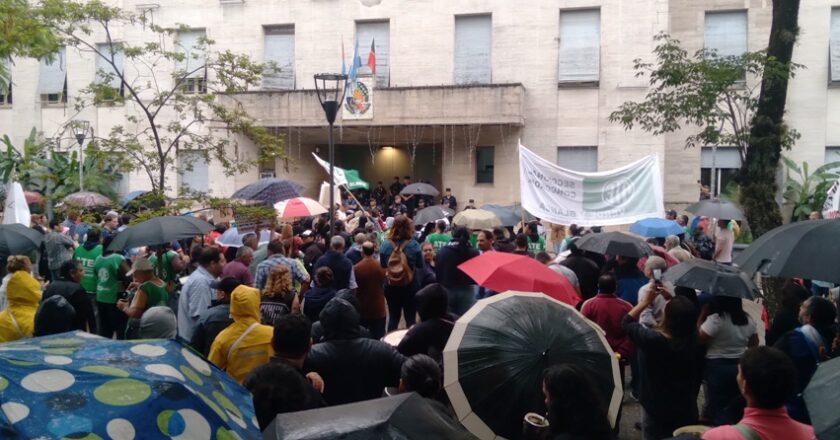 Trabajadores municipales de Concordia protestan por 130 despidos y por la falta de diálogo de los funcionarios municipales