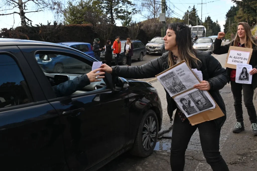 Trabajadores de la Comisión Nacional de Energía Atómica denunciaron que el Gobierno tiene paralizados proyectos nucleares "estratégicos"