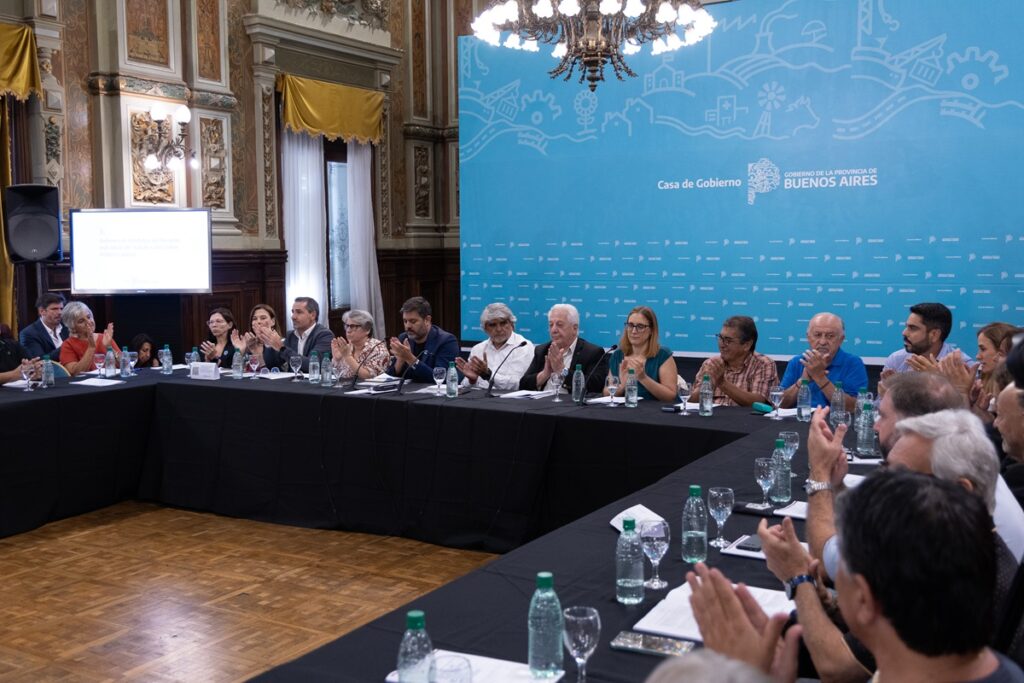 Con un extenso informe y el respaldo de cámaras empresarias y de gremios, Kicillof presentó formalmente su rechazo a la Reforma Laboral