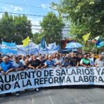 Con una multitudinaria movilización, los gremios rebeldes se manifiestan en rechazo a la reforma laboral en Córdoba y presionan a los gobernadores: «Su cobardía nos está llevando puestos»