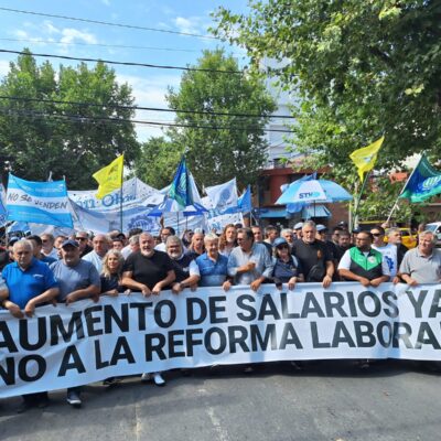 Con una multitudinaria movilización, los gremios rebeldes se manifiestan en rechazo a la reforma laboral en Córdoba y presionan a los gobernadores: «Su cobardía nos está llevando puestos»