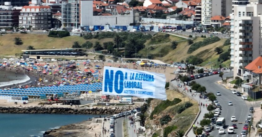 Con un avioneta, Aceiteros activaron una campaña contra la reforma laboral en la costa atlántica